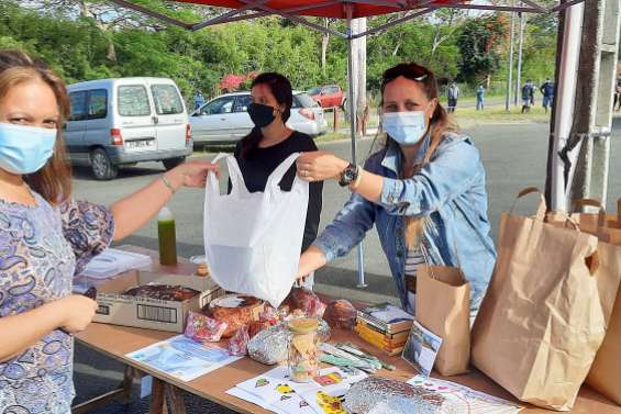 Une collecte de cadeaux pour les personnels soignants à La Foa