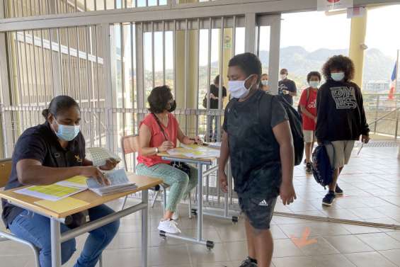 Collégiens et lycéens de retour sur les bancs de l’école