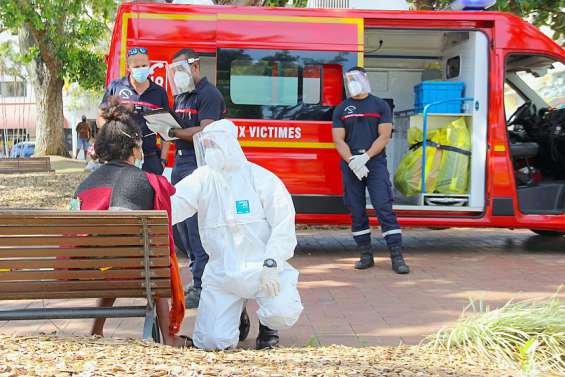 [VIDÉO] Sur le front de la Covid-19, le quotidien bouleversé des pompiers