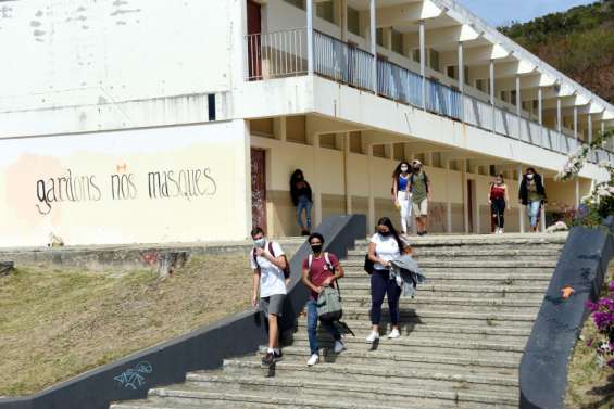 Le lycée Jules-Garnier de Nouméa dément la rumeur des cas positifs