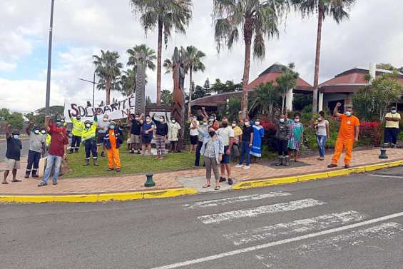 Débrayage de Solidarité NC à la mairie de La Foa