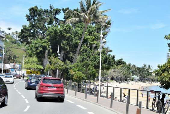 Confinement strict : une matinée animée à Nouméa