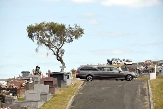 [INFOGRAPHIES] Des pistes pour expliquer l'importante mortalité liée à la Covid dans le pays