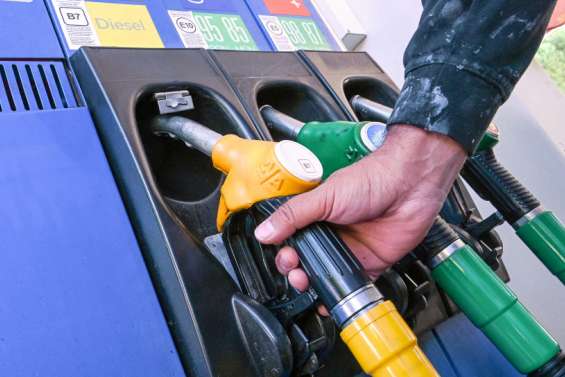 Des chèques carburant face à la hausse des prix