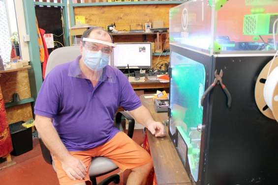 Mont-Dore : il fabrique des visières de protection à l'aide de son imprimante 3D