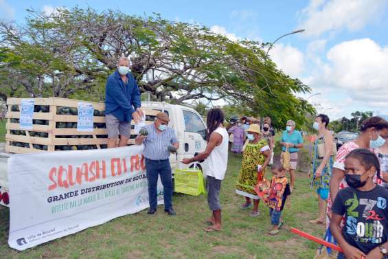 Une tonne de squash distribuée gratuitement à la population
