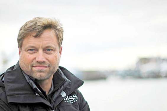 Voile : Alex Thomson lâche la barre