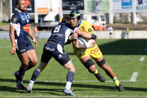 Rugby : Sébastien Vahaamahina prolonge à Clermont