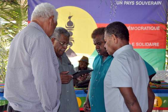 Référendum : le FLNKS confirme sa 