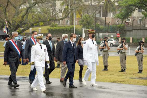 Paris prépare le référendum et le jour d’après