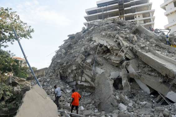 Une tour en construction s'effondre à Lagos