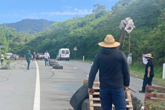 Des barrages contre le pass et l'obligation vaccinale