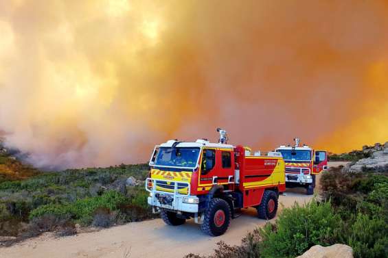 Un incendie sévit sur l'île des Pins
