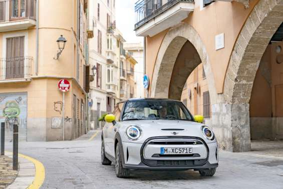 Automobile : la Mini passe à l'électrique