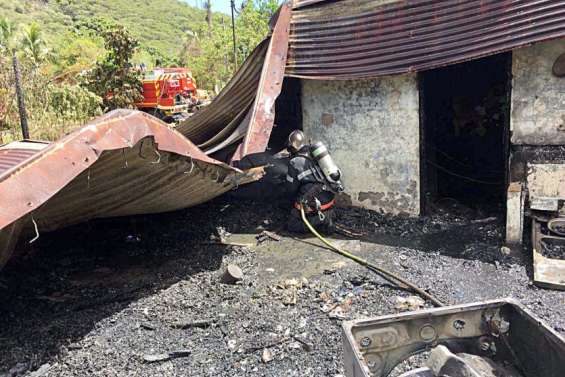 Deux habitations détruites à Houaïlou