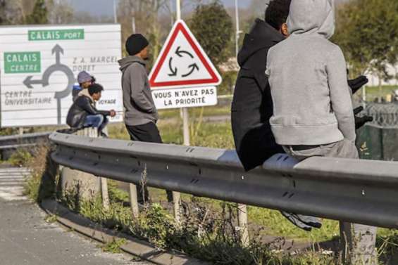 Quatre migrants percutés par un TER à Calais