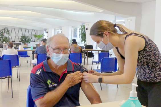 À Nouméa, 165 doses injectées en cinq heures