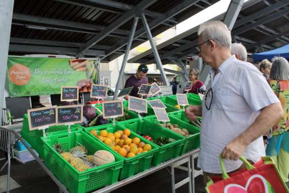 Dumbéa : le marché broussard revient aux halles