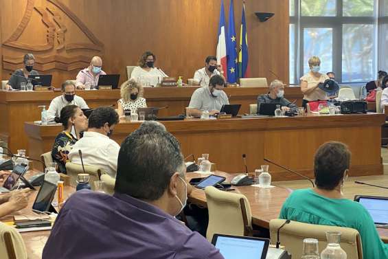 Province Sud : chapeau et polos plus légers pour les nouvelles tenues communes