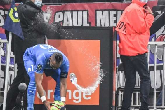 Football : le choc Lyon-Marseille interrompu après de nouveaux incidents