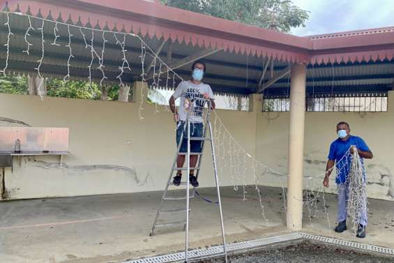 La mairie habille ses bâtiments  aux couleurs de Noël