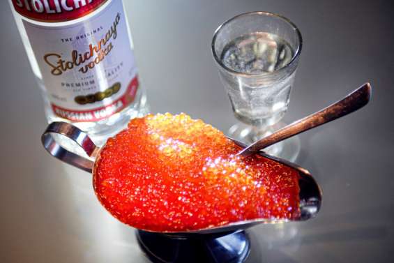 Le caviar rouge atteint des prix historiques à l'approche des fêtes