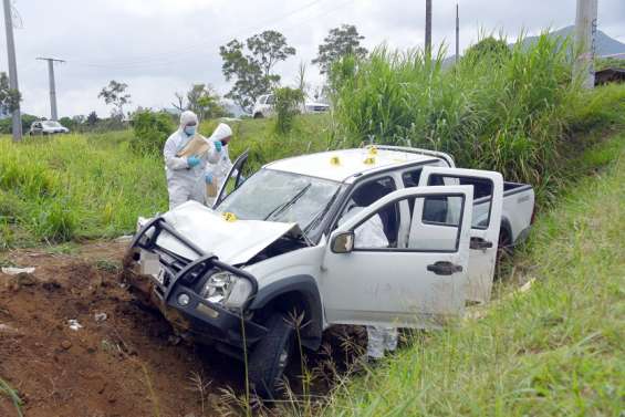 La piste criminelle n'est pas exclue après la découverte d'un corps dans un véhicule