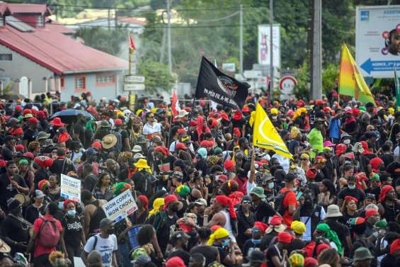 En pleine crise, Sébastien Lecornu évoque l'autonomie de la Guadeloupe