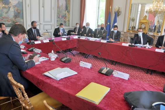Politique : de nouvelles relations avec la France ? Ce que dit le document Oui et Non