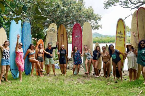 Bourail : beau succès pour le 5e Mermaid Camp de surf à la Roche-Percée.