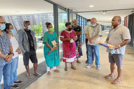 Culture : un collectif d'artistes chante la paix