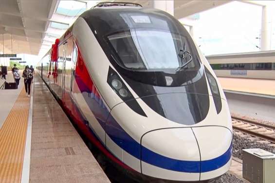 Inauguration de la ligne de chemin de fer financée par Pékin