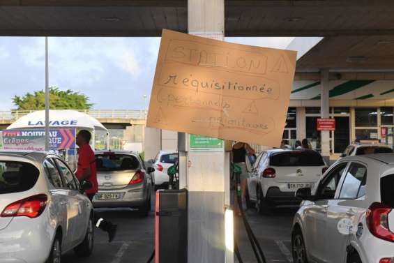 Guadeloupe : barrage démonté, couvre-feu prolongé mais réduit
