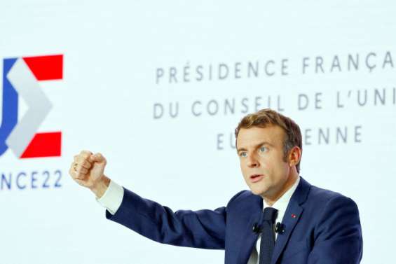 Emmanuel Macron passe à l'offensive pour 