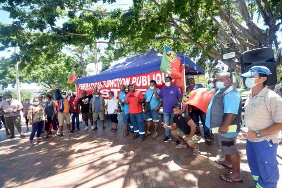 La section STKE mairie de Nouméa mobilisée devant l'hôtel de ville