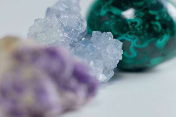 « Pierres guérisseuses » : désinformation au service d'un marché juteux