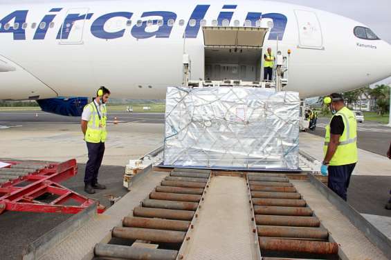 Les soutes pleines de produits de la mer, l'avion-cargo de Noël a fait bon voyage