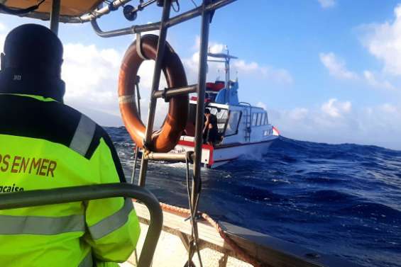 Quatorze personnes sauvées au large  des Marquises