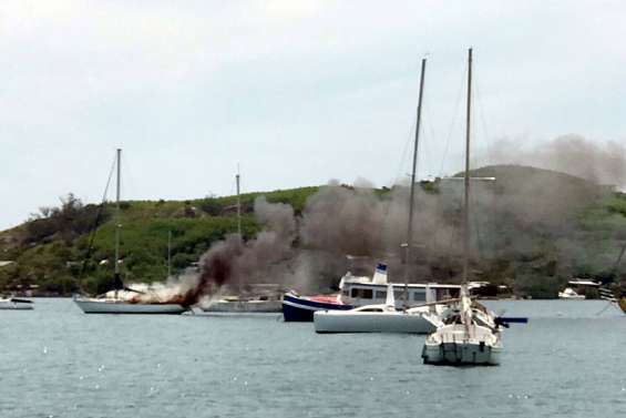 Un voilier au mouillage à Moselle entièrement détruit par un incendie