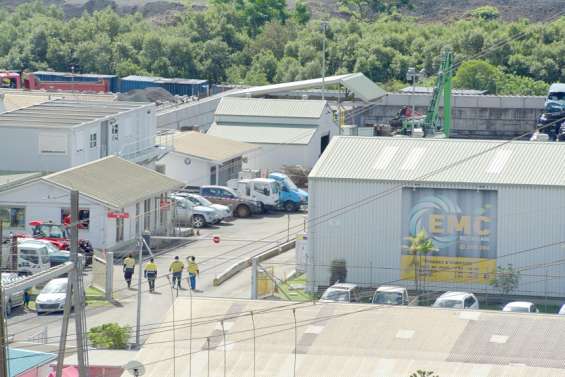 Coups de ciseaux mortels entre voisins à Ducos