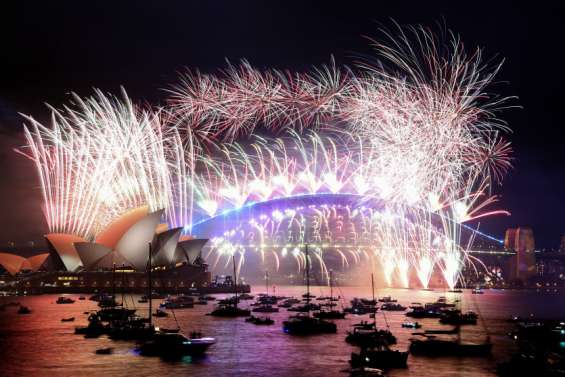Le monde fête un deuxième Nouvel An avec la Covid