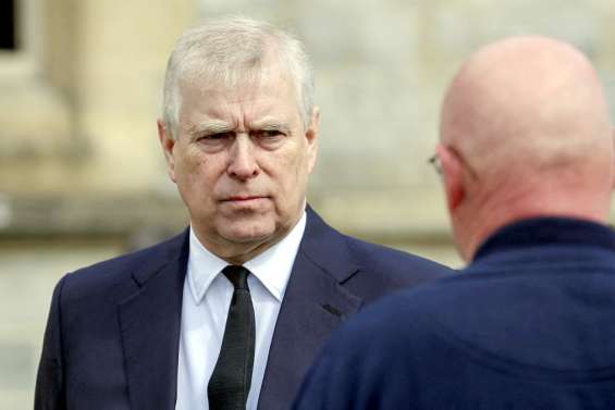 Andrew dans de sales draps