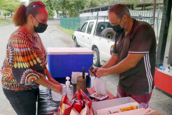 Grand Nouméa : la vente en bord de route, une pratique courante de plus en plus contrôlée