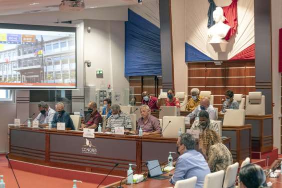 Le gouvernement face aux questions sur les dossiers d’actualité