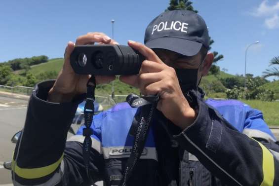 [VIDÉO] Des radars de poche pour flasher les automobilistes à Nouméa