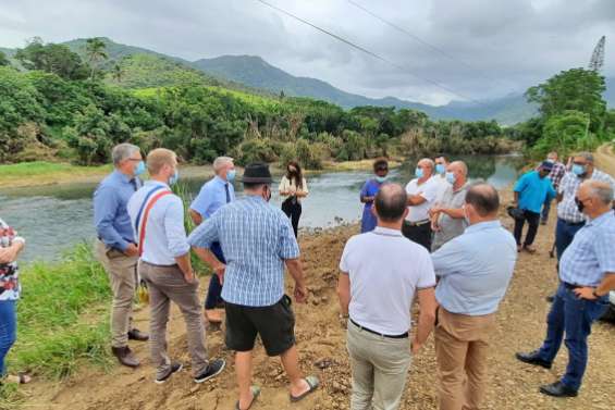 À La Foa, le haut-commissaire a constaté les dégâts liés aux intempéries