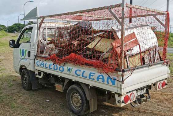 La route du Médipôle, débarrassée de ses déchets