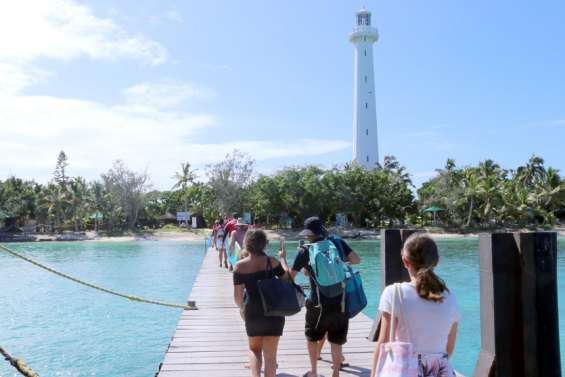 Un centre nautique s'installe au phare Amédée et redonne des couleurs à l'îlot