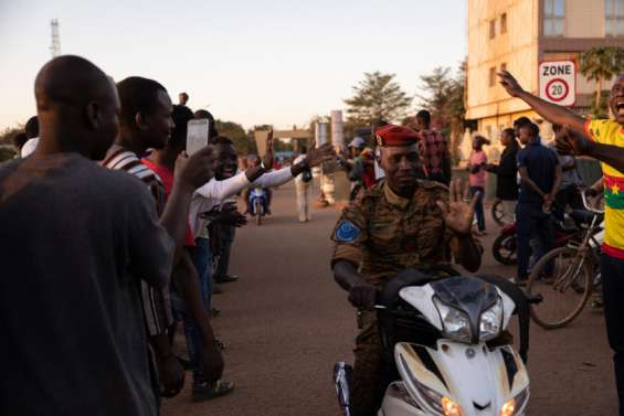 Burkina : des militaires annoncent avoir pris le pouvoir