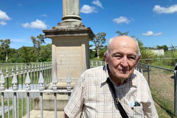 La stèle James-Paddon, hommage au premier colon de Païta